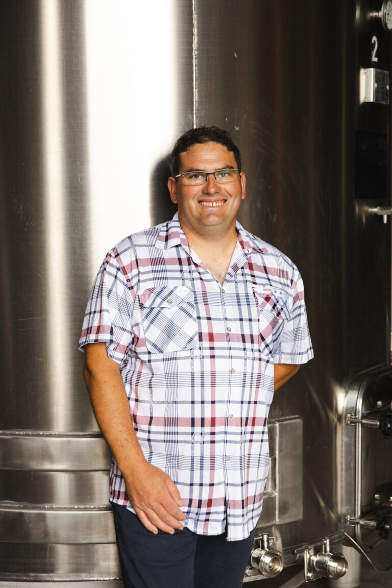 Patrice delanoue viticulteur du domaine le gros caillou